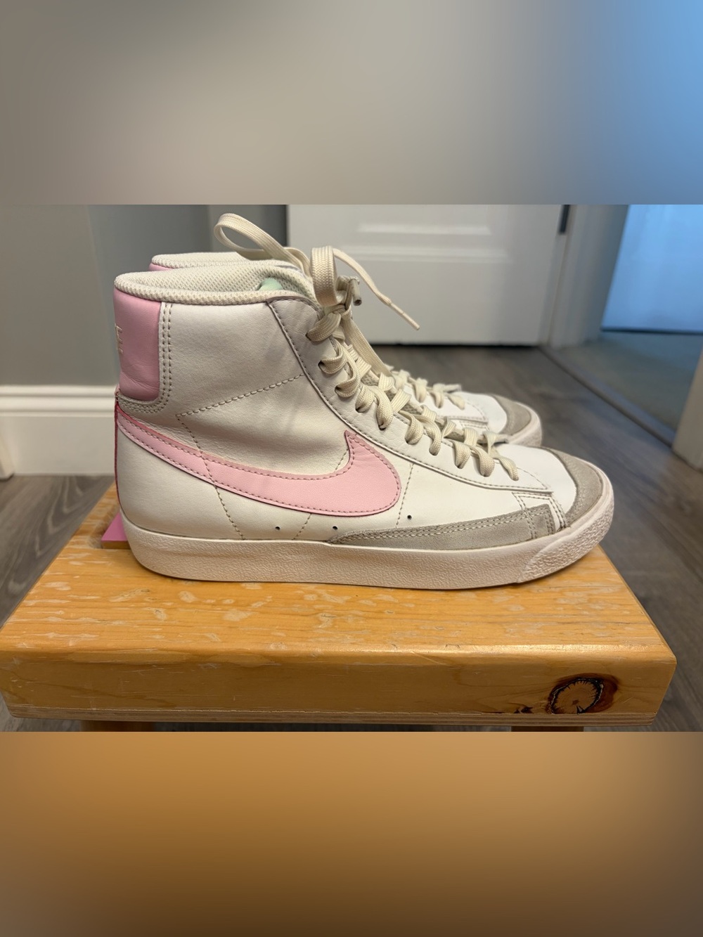 Girl's Nike Blazer Mid-Top '77 Sneakers in White with Pink Swoosh- Size 5.5Y
